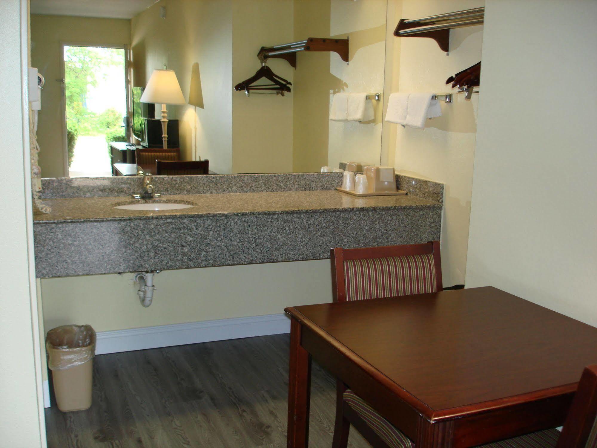 Econo Lodge Texarkana I-30 Extérieur photo